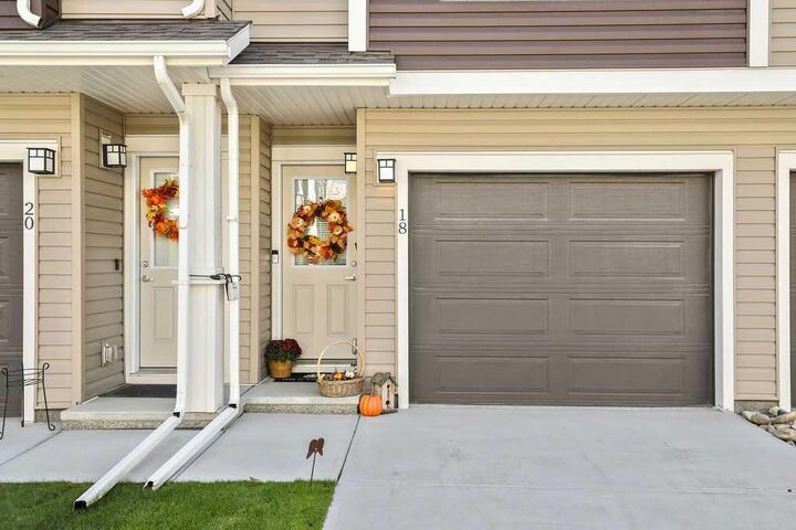 Property Photo: 18 Legacy Path SE AB T2X 4H9