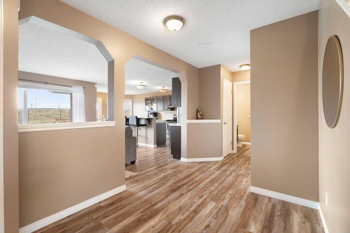 Property Photo:  459 Citadel Meadow Bay NW  AB T3G 4Z2 