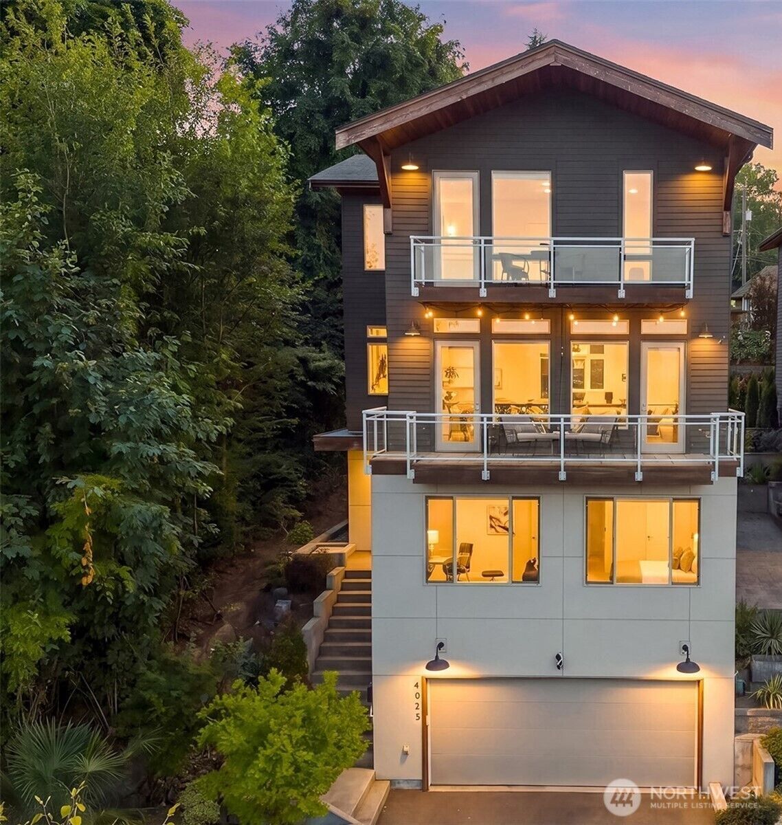 Property Photo:  4025  Burton Place W  WA 98199 