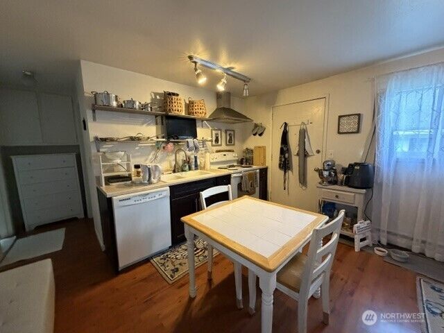 Property Photo: 3831 17th Avenue SW WA 98106