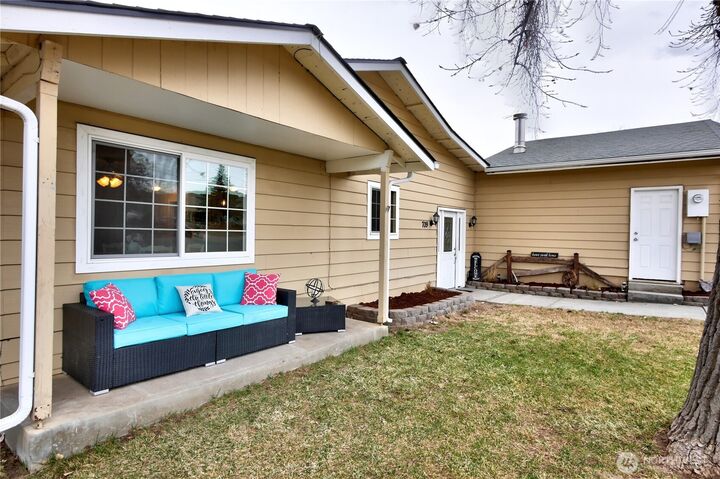 Property Photo: 709 Ridge Drive W WA 98841