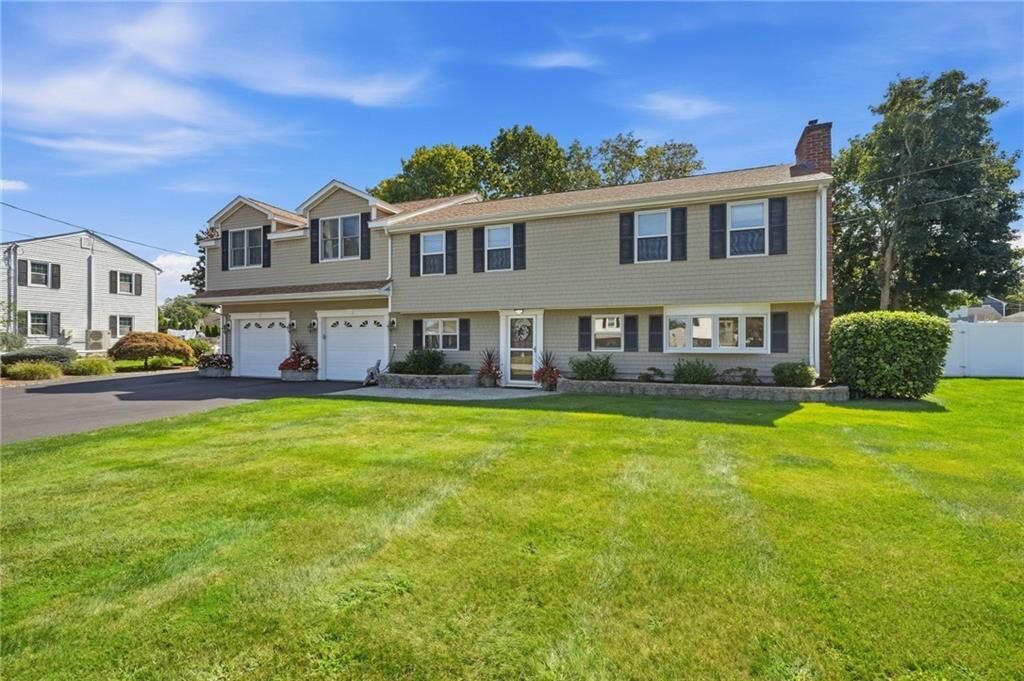 Property Photo:  4 Roosevelt Drive  RI 02809 