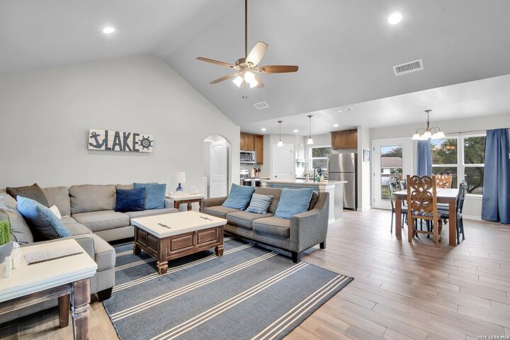 Property Photo:  2537 Grandview Frst  TX 78133 