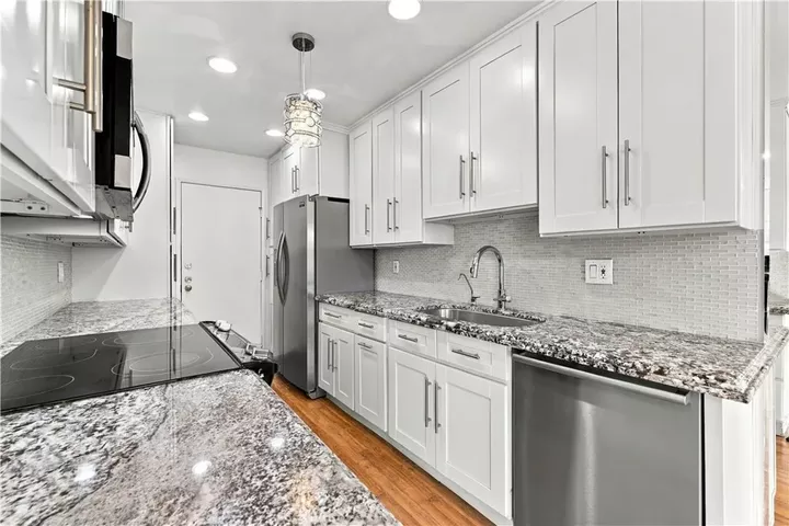 Property Photo: 5400 Lindley Avenue 101 CA 91316
