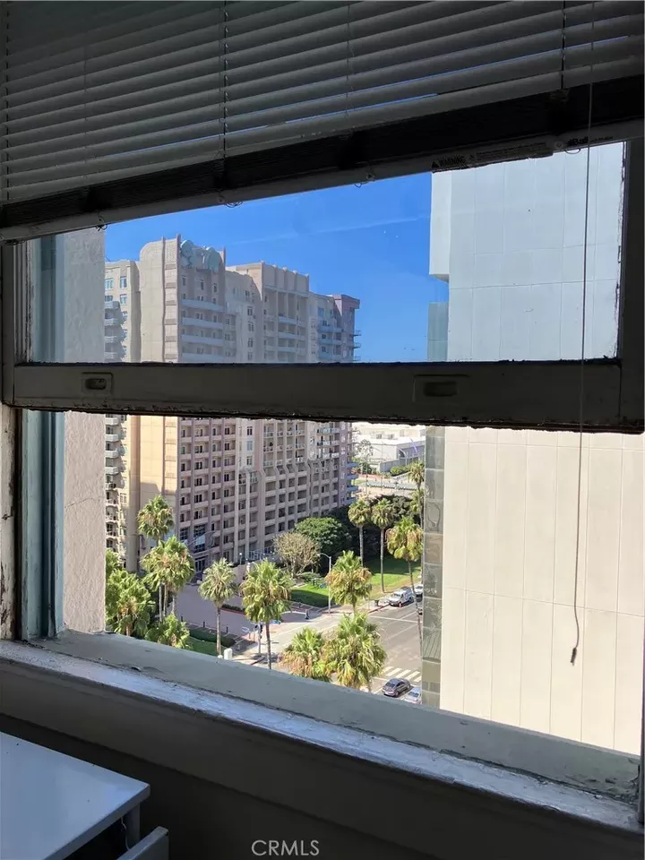 Property Photo: 455 E Ocean Boulevard 1106 CA 90802