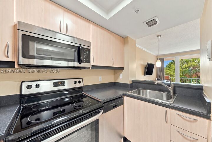Property Photo:  2951 S Bayshore Dr 512  FL 33133 