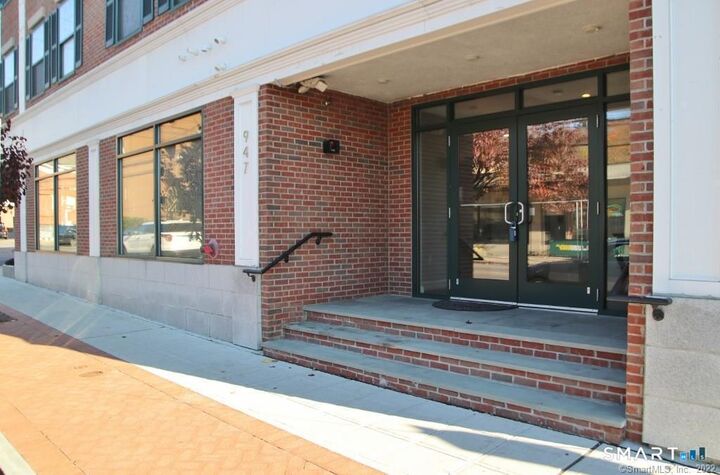 Property Photo:  947 Hope Street 203  CT 06907 