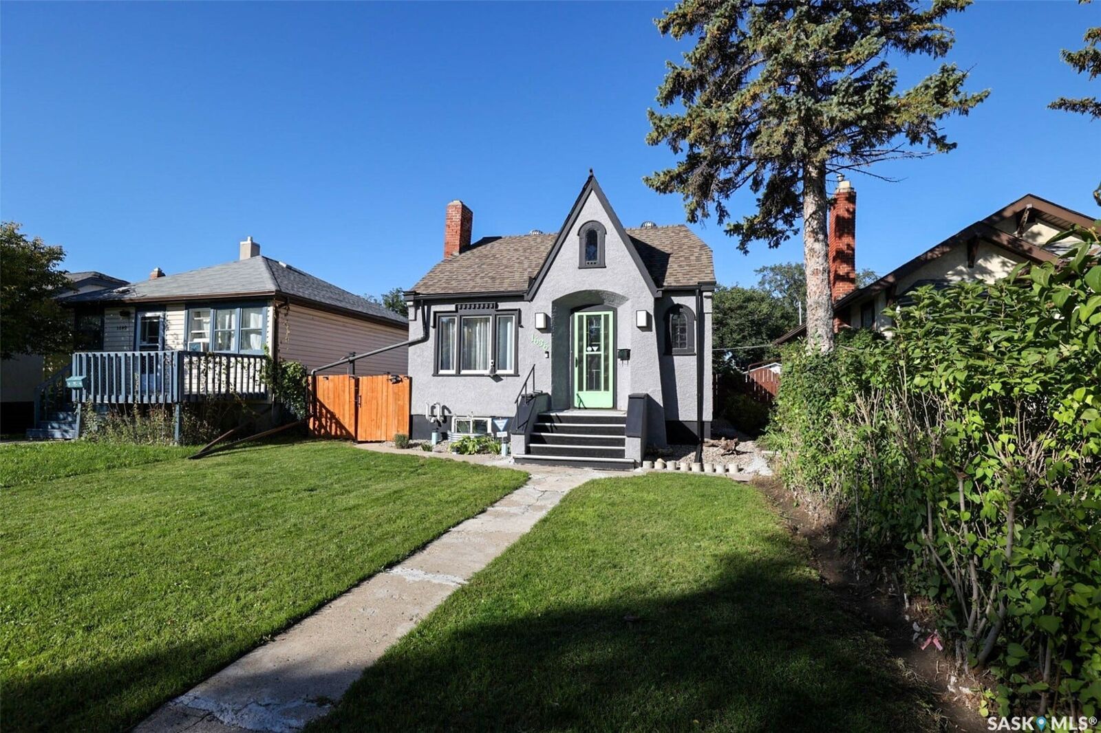 Property Photo: 1636 Garnet Street SK S4T 2Y9