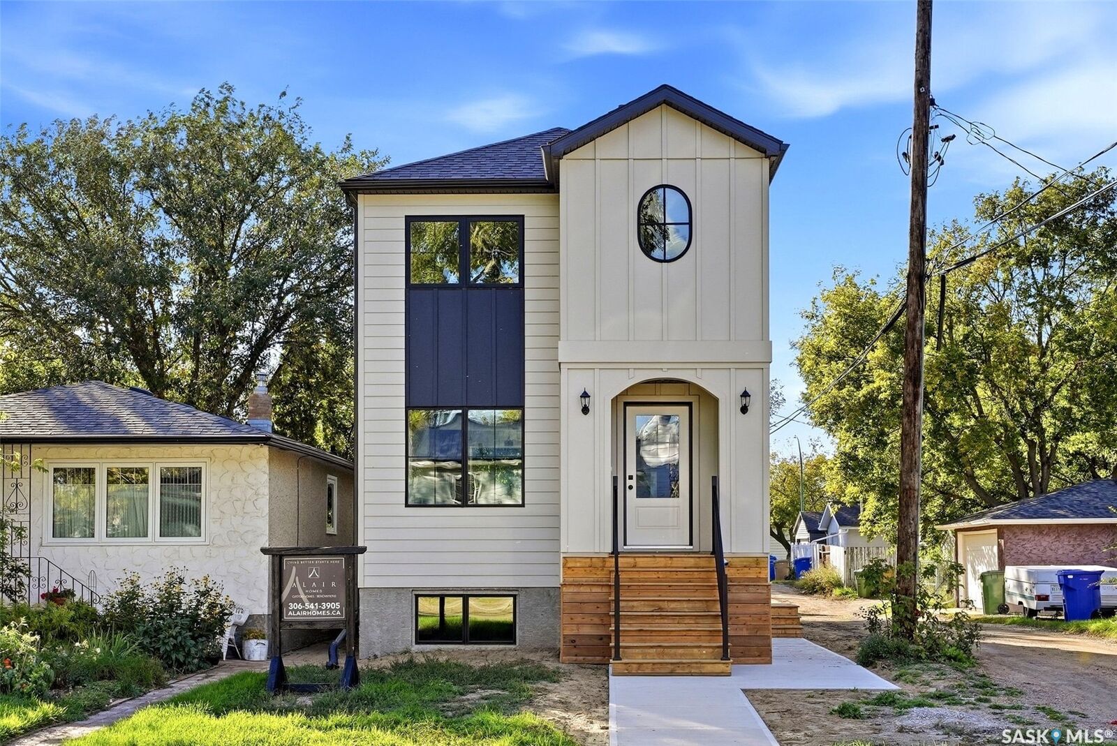 Property Photo:  1324 Empress Street  SK S4T 5E5 