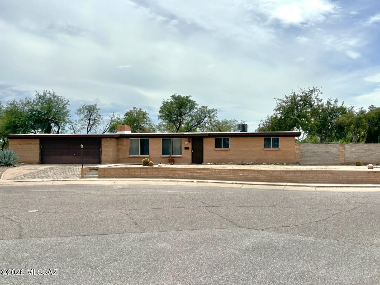 Property Photo:  701 W Edgewater Drive  AZ 85704 