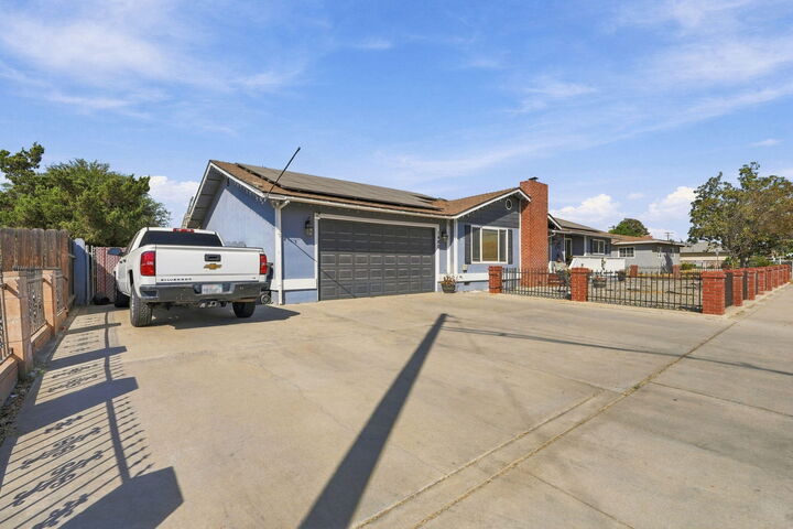 Property Photo:  1480 E Bardsley Avenue  CA 93274 