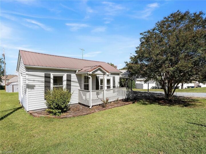 Property Photo:  24 Forest Hill Road  NC 27295 