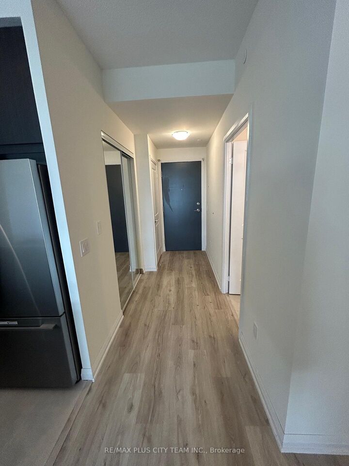 Property Photo: 3270 Sheppard Avenue E 2423 ON M1T 3K3