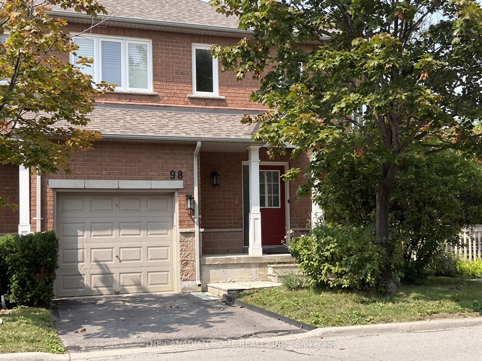 Property Photo:  833 Scollard Court 98  ON L5V 2B4 