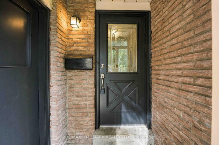 Property Photo:  516 Creekview Circle  ON L1W 2Z6 
