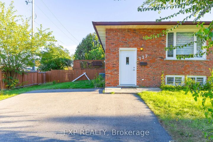Property Photo:  137 Nickolas Crescent  ON N3C 3L7 