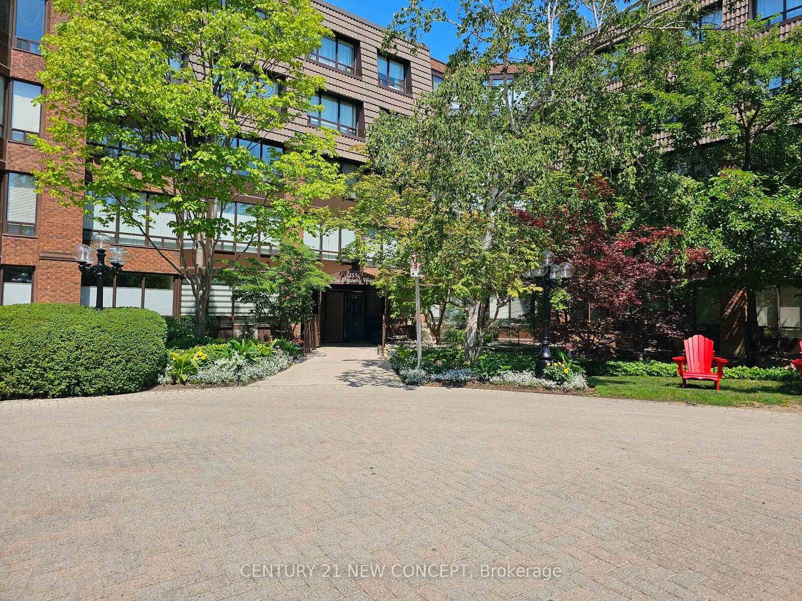 Property Photo: 255 The Donway West N/A E 123 ON M3B 3M3