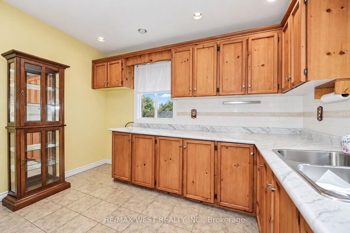 Property Photo:  311 Wellesley Street E  ON M4X 1H2 