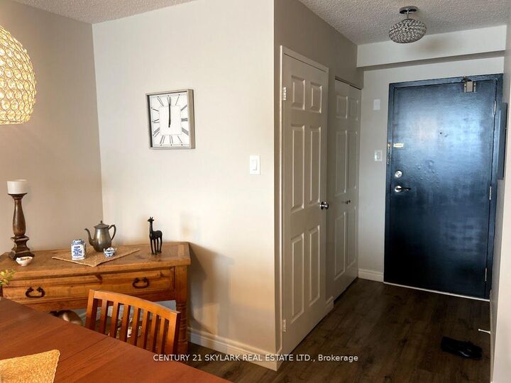 Property Photo:  8 Lisa Street 706  ON L6Y 3V1 
