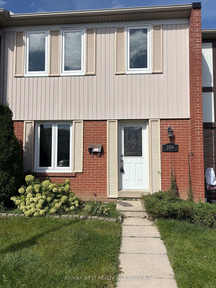 Property Photo:  900 Central Park Drive 104  ON L6S 3J6 