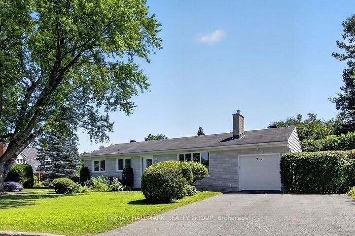 Property Photo:  20 Cramer Drive  ON K2H 5X5 