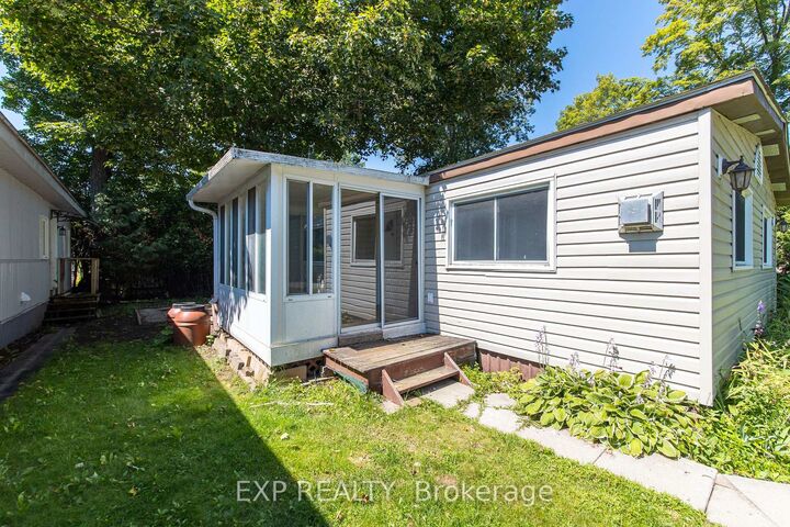 Property Photo:  21 Maplewood Avenue  ON K7C 3P1 