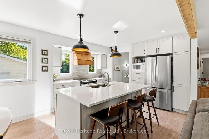 Property Photo:  93 Division Street S  ON K0K 1H0 