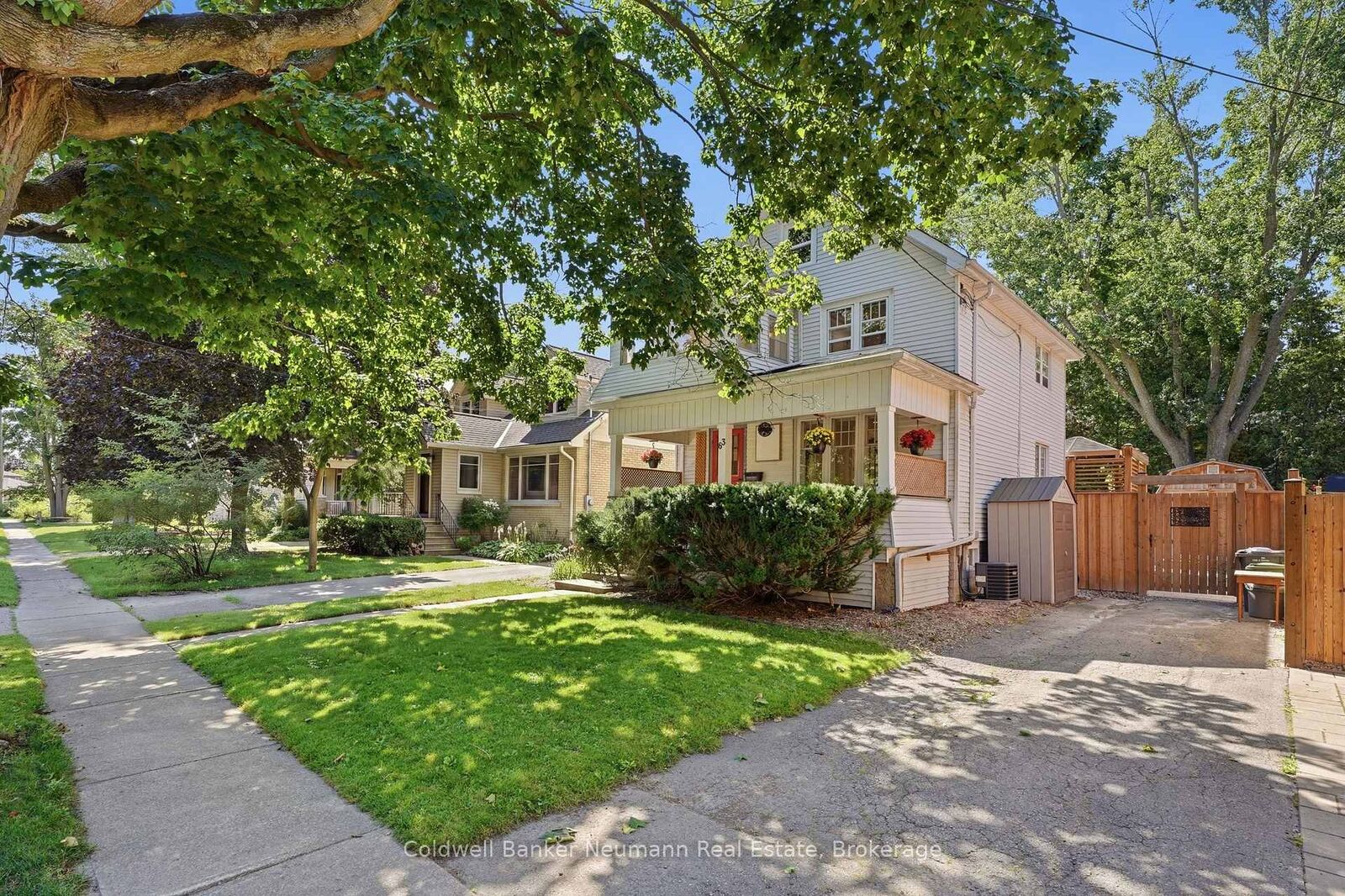 Property Photo:  63 Fountain Street W  ON N1H 3P4 