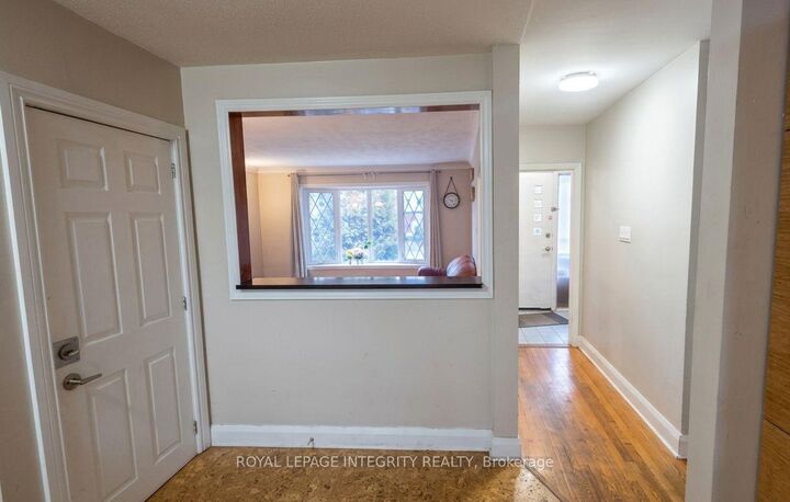 Property Photo:  176 Oakridge Boulevard  ON K2G 2V2 