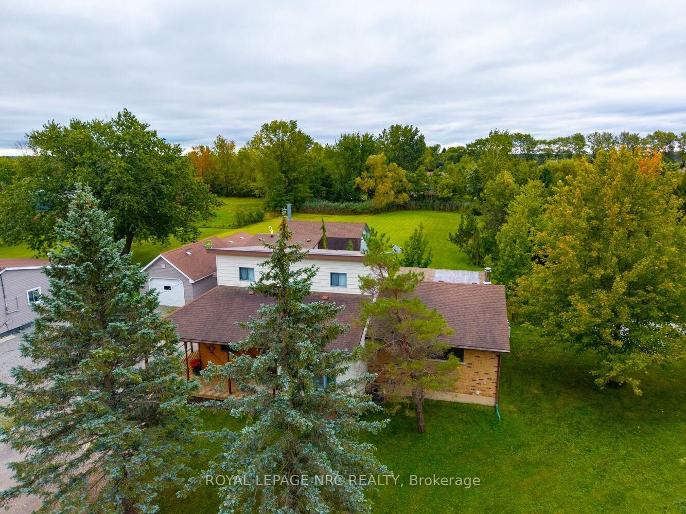 Property Photo:  647 Chippawa Road  ON L3K 5V5 