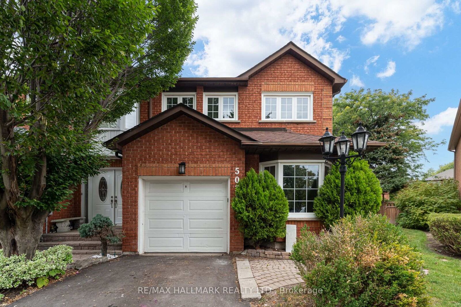 Property Photo:  5031 Northern Lights Circle  ON L5R 2P7 