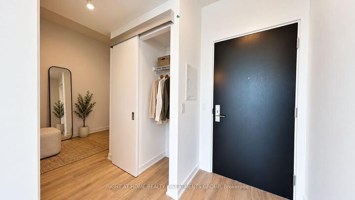 Property Photo:  158 Front Street E 1711  ON M5A 0K9 