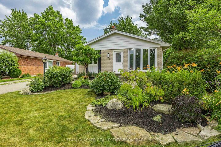 Property Photo:  6 Heath Place  ON N5Z 4G6 