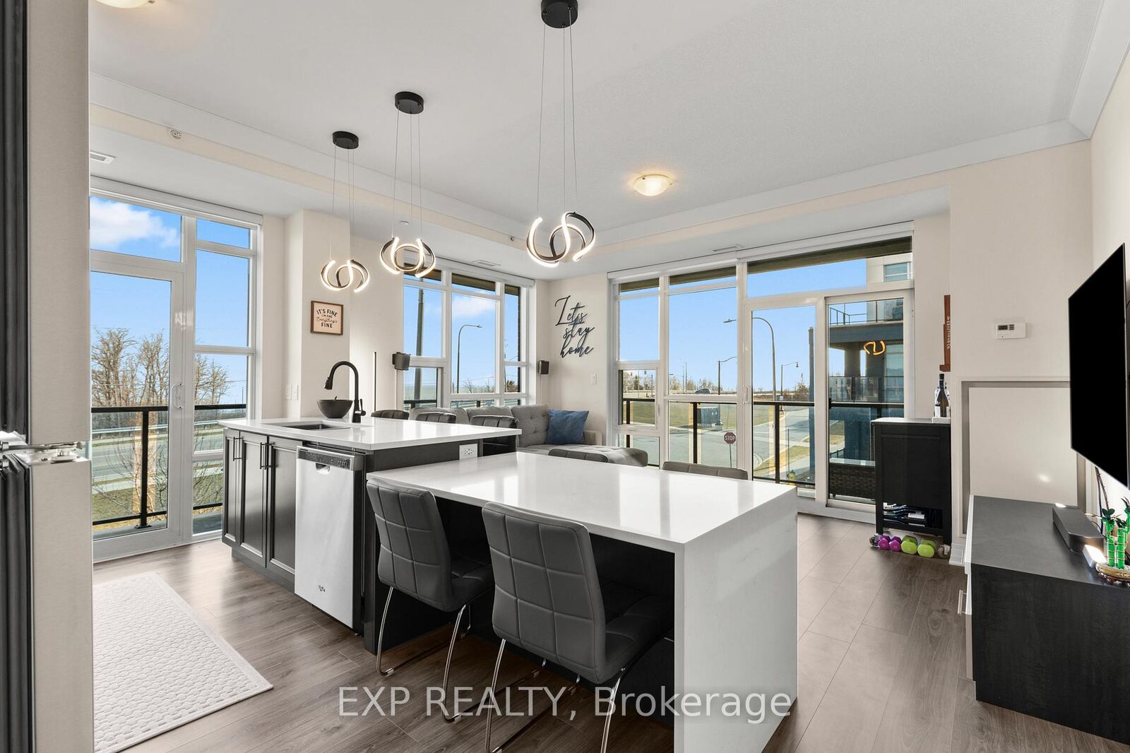 Property Photo:  10 Concord Place 209  ON L3M 0G6 