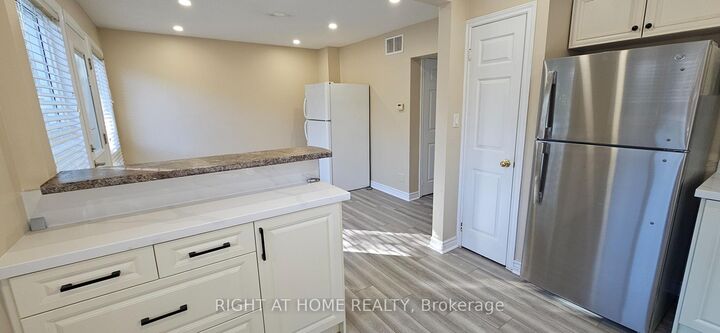 Property Photo:  1365 Mary Street  ON L1G 6T2 