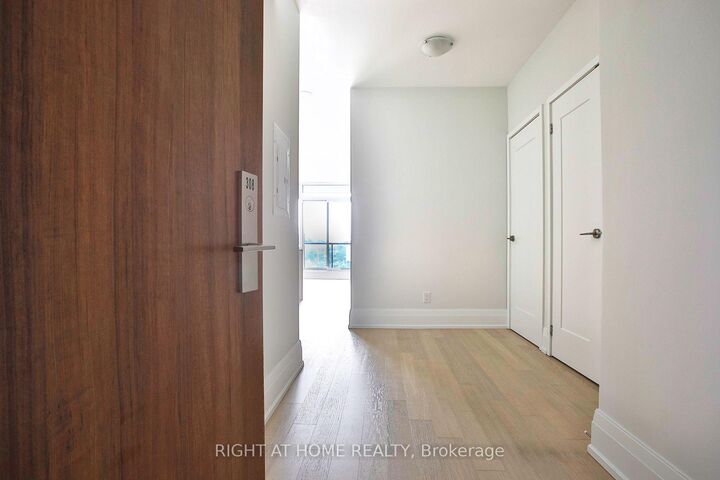 Property Photo:  25 Malcolm Road 308  ON M4G 1X7 