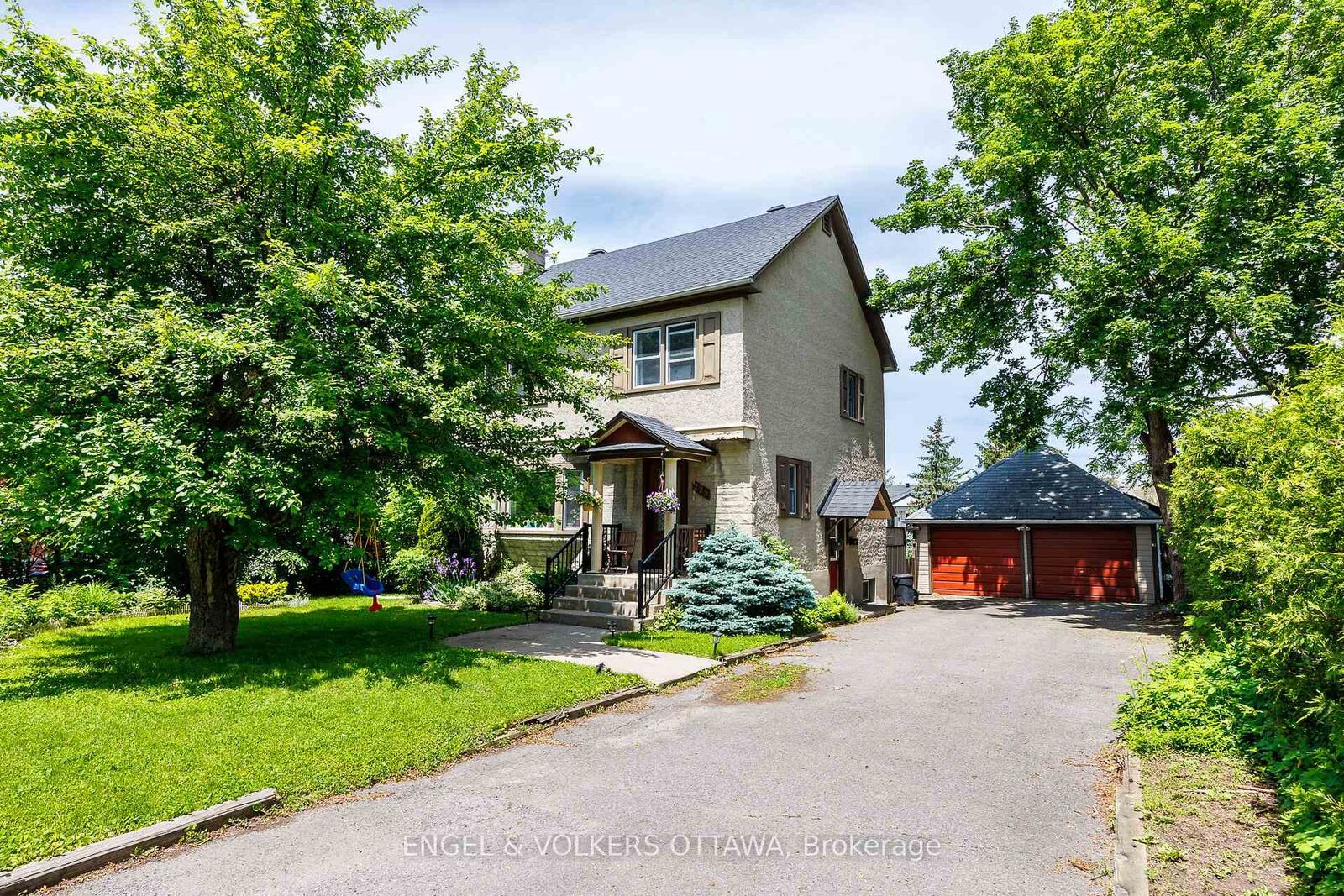 Property Photo:  225 Pleasant Park Road  ON K1H 5M4 