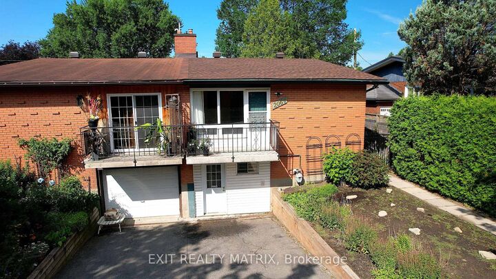 Property Photo:  2064 St Laurent Boulevard  ON K1G 1A9 