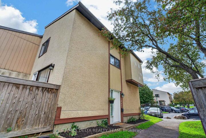 Property Photo:  1467 Bethamy Lane  ON K1J 8P7 