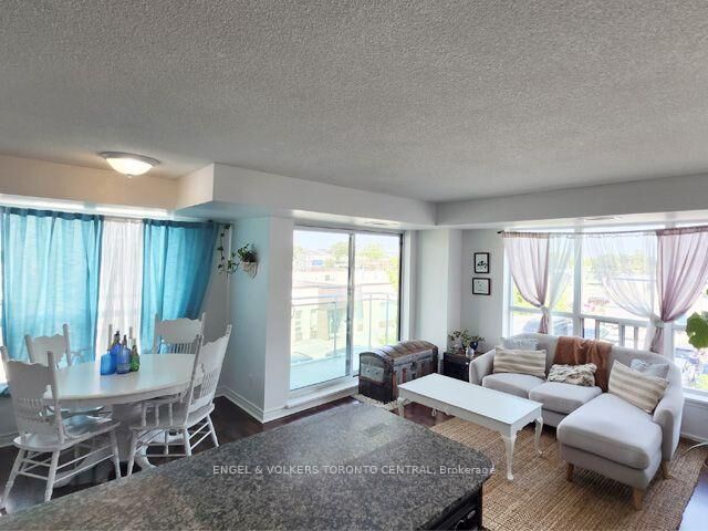 Property Photo:  60 Fairfax Crescent 330  ON M1L 0E1 