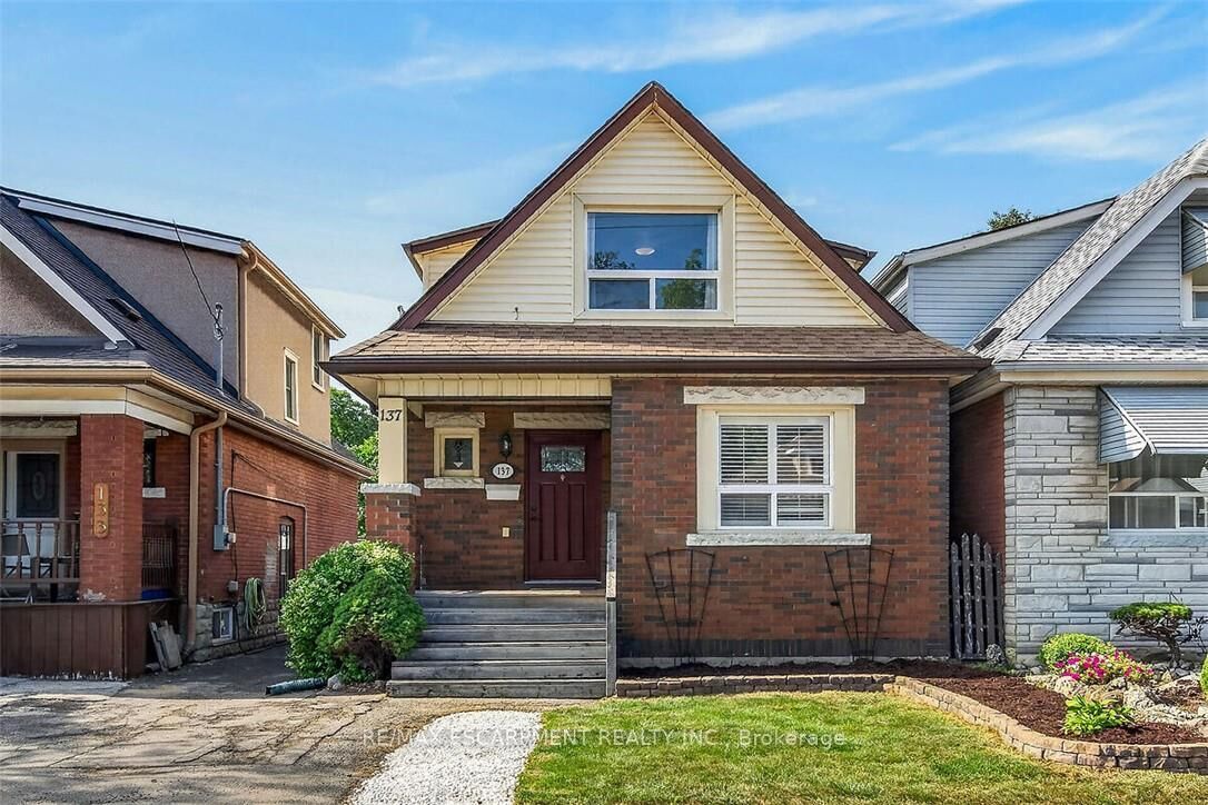 Property Photo:  137 Cope Street  ON L8H 5B3 