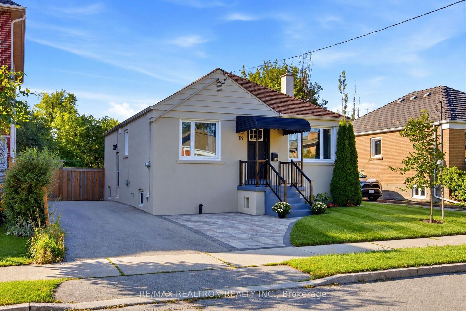 Property Photo:  119 Reiner Road  ON M3H 2L7 