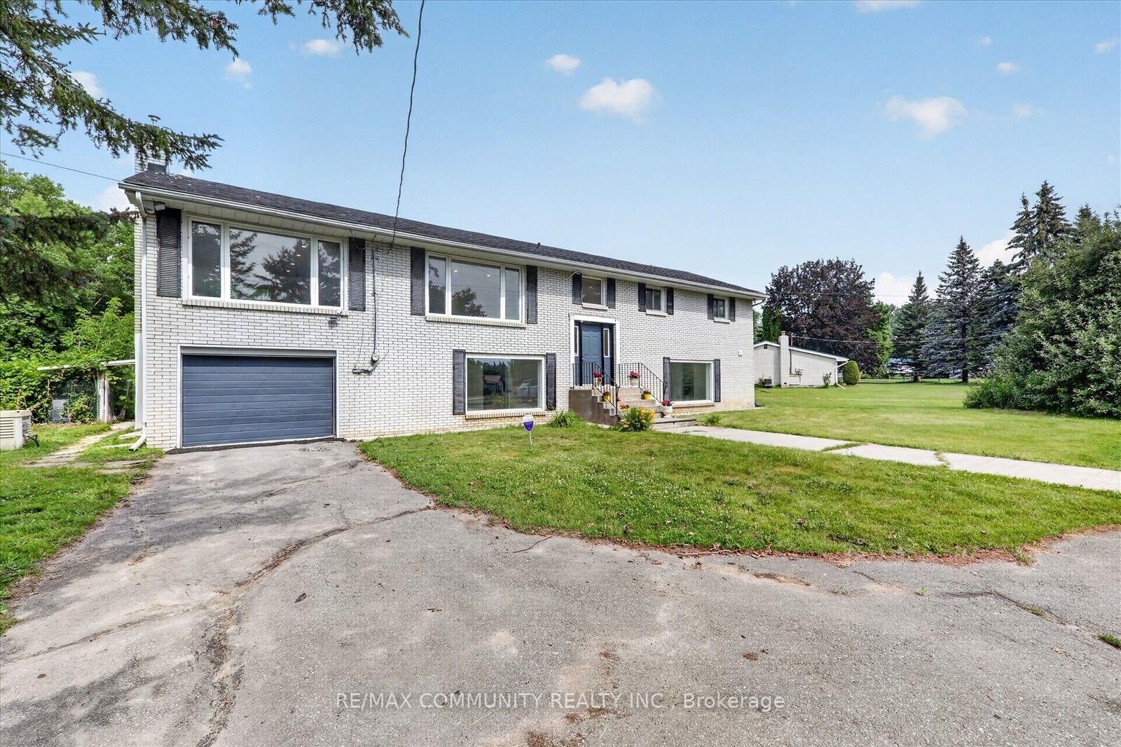Photo de la propriété:  719 Old Highway 2 N/A Road  ON K8V 5P5 