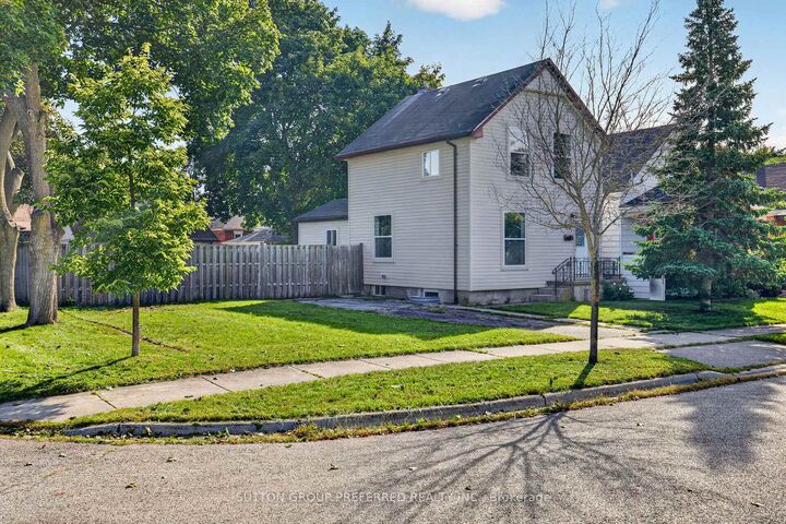 Property Photo:  118 Delaware Street  ON N5Z 2N5 