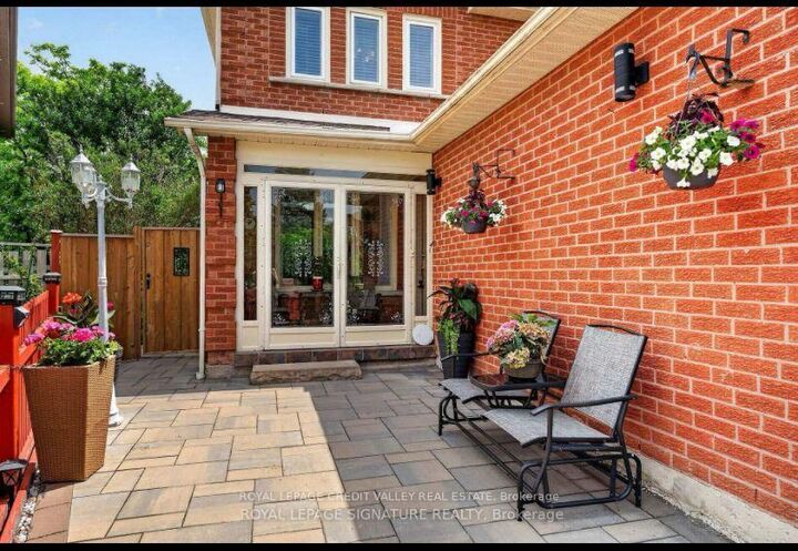 Property Photo:  1642 Pepperwood Gate  ON L1X 2K1 