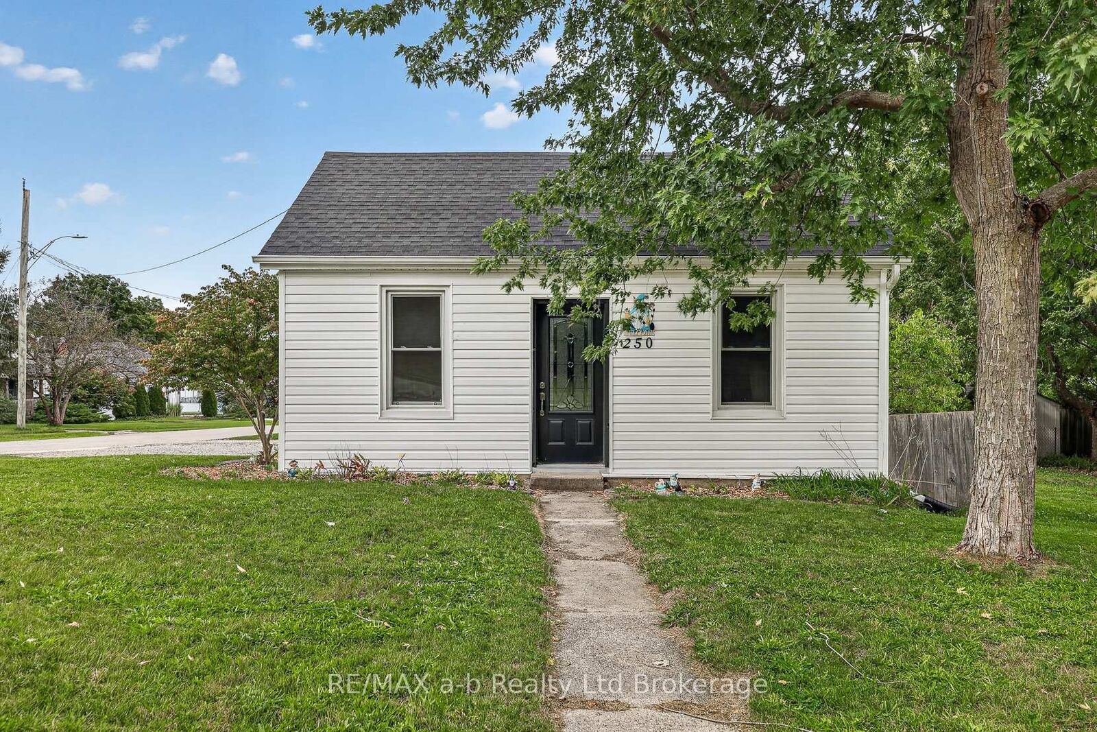 Property Photo:  250 Frederick Street  ON N5C 2H9 