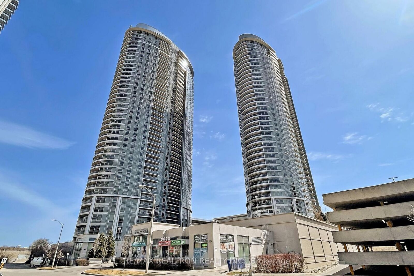 Property Photo:  125 Village Green Square 911  ON M1S 0G3 