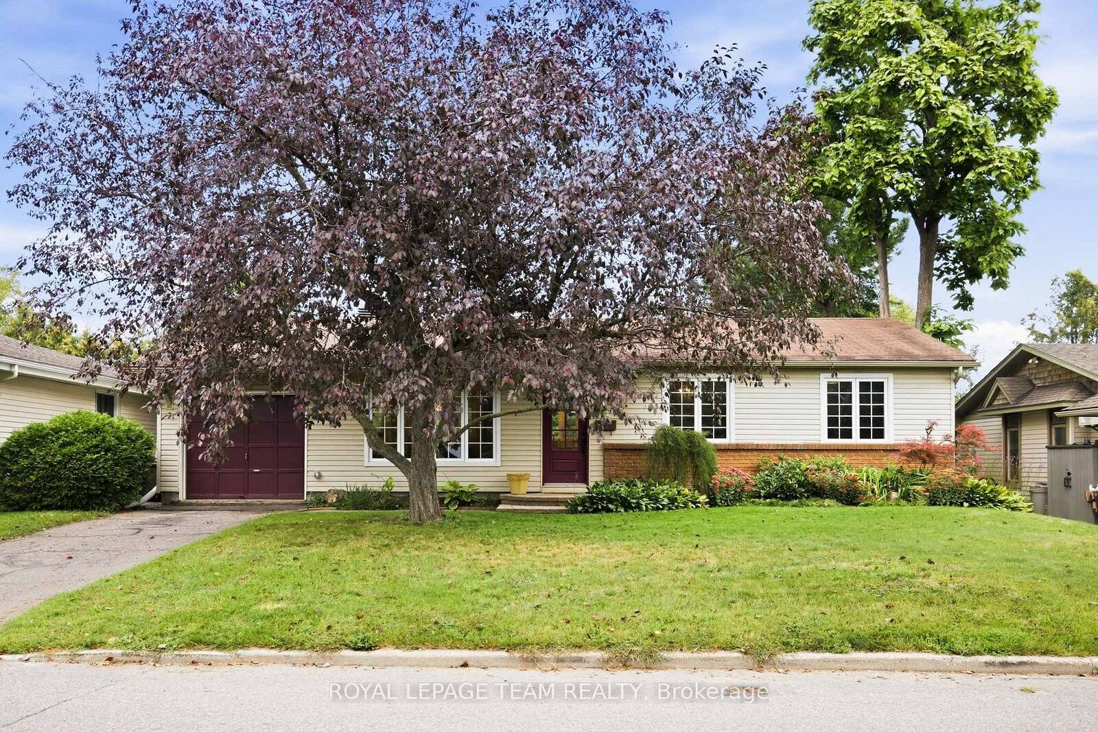 Property Photo: 1377 Fontenay Crescent ON K1V 7K5