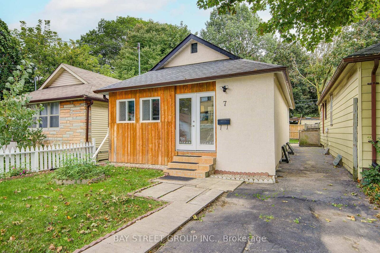 Property Photo:  7 Emmott Avenue  ON M1L 2X2 