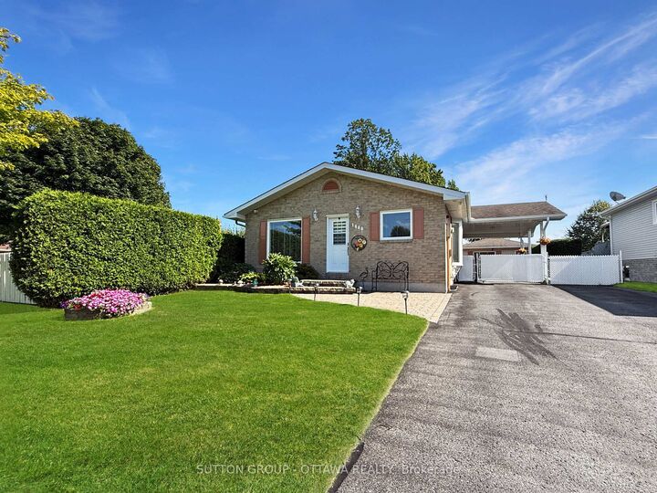 Property Photo:  1888 Belvedere Crescent  ON K6H 7C7 